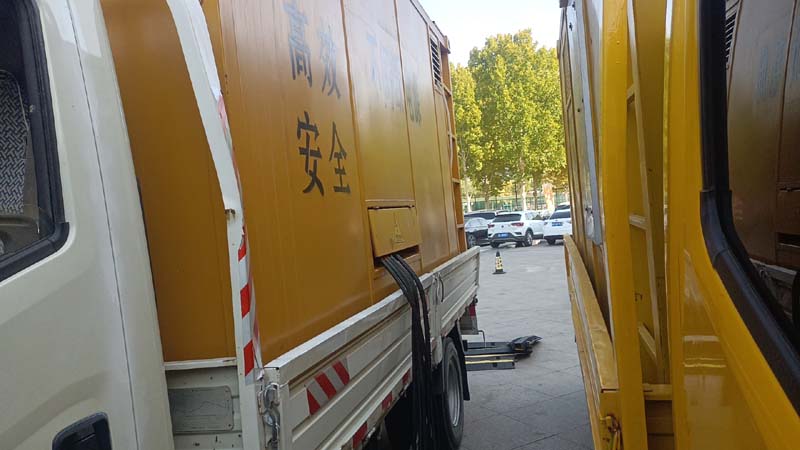 南岳如何判断柴油发电机组和UPS电源的切换时间是否符合要求？